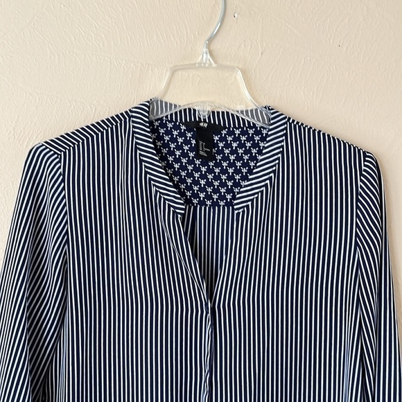 H & M Button-down Blouse V-neck Long Sleeves Size 6 Navy With White Stripes - Picture 3 of 13